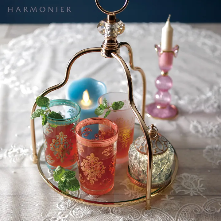 モロッコティーグラス風のアラベスク柄グラスは食器だけでなくインテリアにも