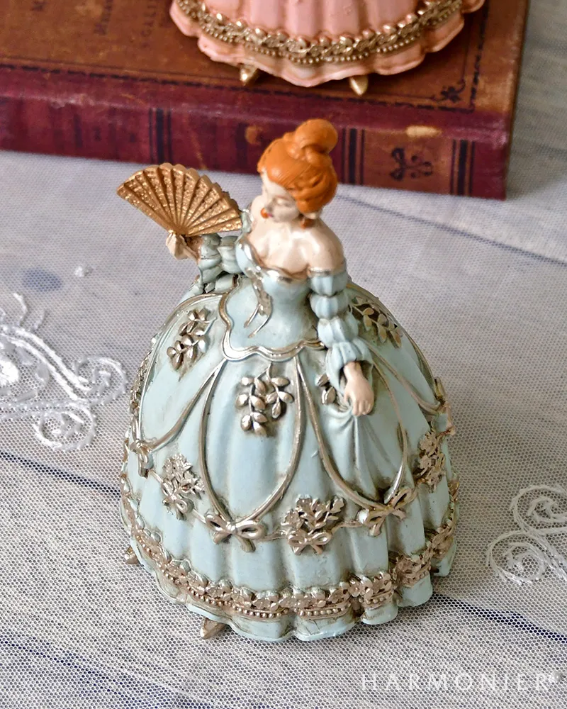 フレンチレディーオブジェ（ピンク/ブルー）｜クリスマス雑貨の通販