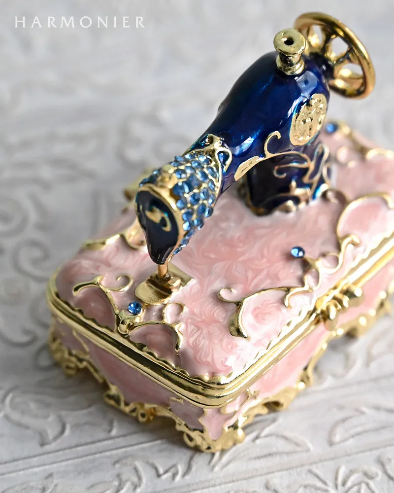 ハルモニア　クリスマス　陶器　ドレスクイーン　ジュエリーボックス　ボンボニエーレ ハルモニア クリスマス 陶器 ドレスクイーン ジュエリーボックス