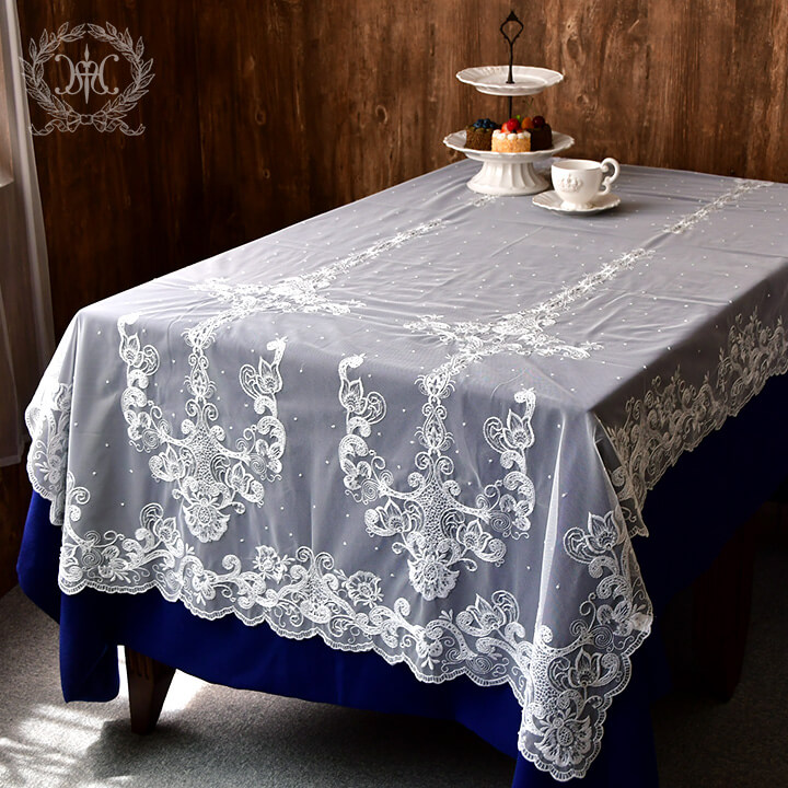 【美品】 ホワイトレースのテーブルクロス（直径46cm） テーブル用品